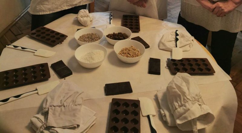 Przygotowane ozdoby i foremki na czekoladę