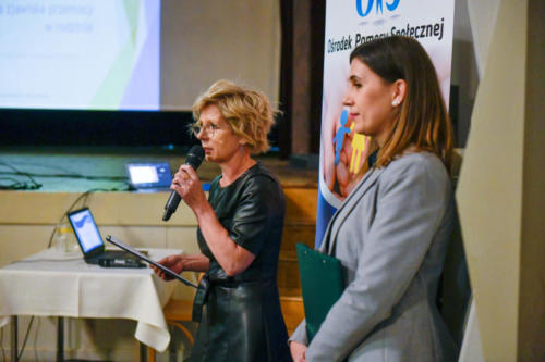 Dyrektor OPS Elżbieta Prus i kierownik Działu Profilaktyki Środowiskowej Marta Kajzer